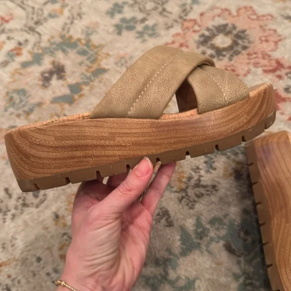 Korks Faithe Platform Sandals with Suede Straps and Cork Sole - Picture 9 of 12